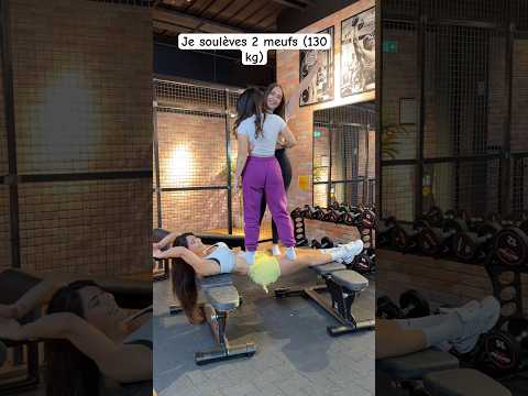Je soulève 2 meufs (130 kg) 😱 thumbnail
