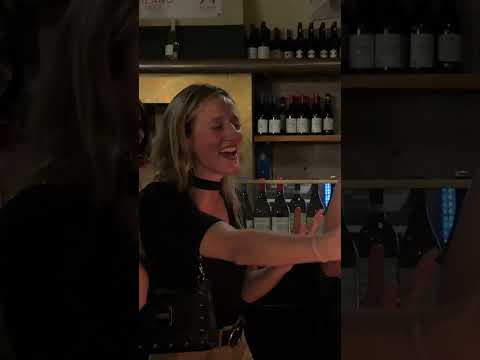 avete anche voi un’amica così? @beatrice.macconi ? #comedy#compleanno #auguri #pov IG:chiaramarita thumbnail