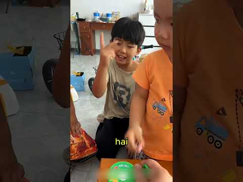 Ai cũng nhận được kẹo 😂 thumbnail