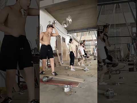 서커스단에서 가장 성실한 소년 thumbnail