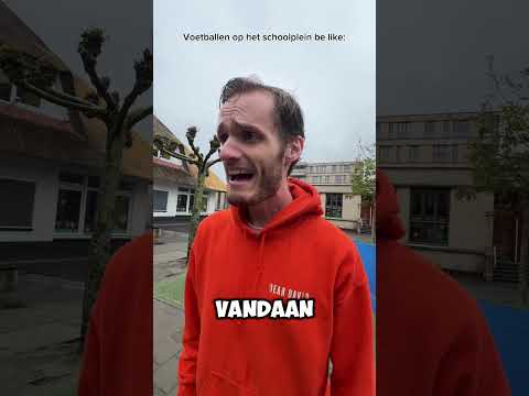 Voetballen op het schoolplein be like: #kinderen #basisschool #spelen #schoolplein #voetbal #humor thumbnail