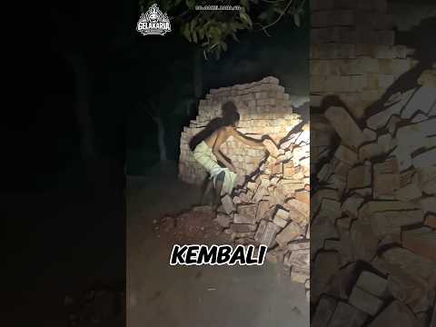 Kenapa Pria Ini Mengambil Pasir dan Batu Bata? thumbnail