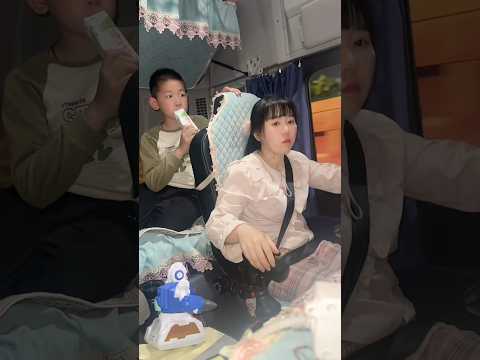 Chuyến hàng đêm muộn của hai mẹ con nữ tài xế #truckdriver #trucking #trucklife #automobile #trucker thumbnail