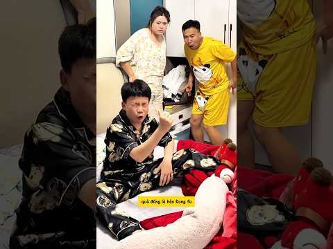 Cậu Bé ngủ mơ bị ếch cắn tay dọa bố Mẹ sợ hết hồn #shorts #funny #haihuoc thumbnail