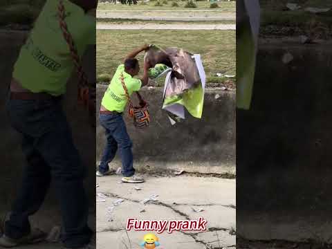 Funny prank😂#funny#prank#funnyprank#funnyvideos#funny thumbnail