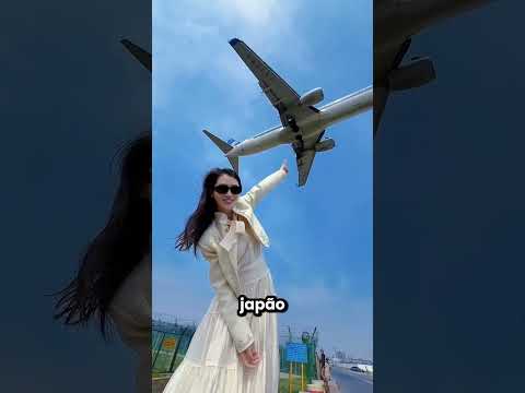 Esta menina viaja por todo o mundo para tirar fotos 🤩🌎 thumbnail