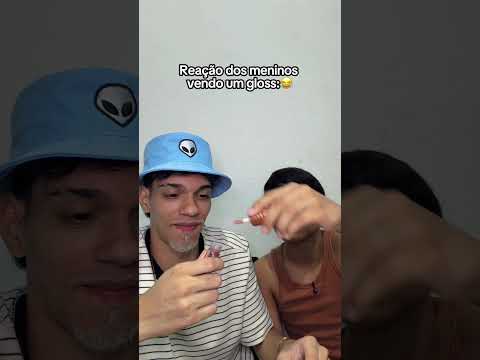Reação dos meninos vendo gloss:😂 #viralvideo #fypyoutube #shorts #brincadeira #humor #explore thumbnail