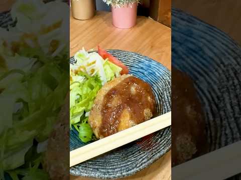 【4坪の小さな居酒屋】脱サラした55歳ママのワンオペに密着！ thumbnail