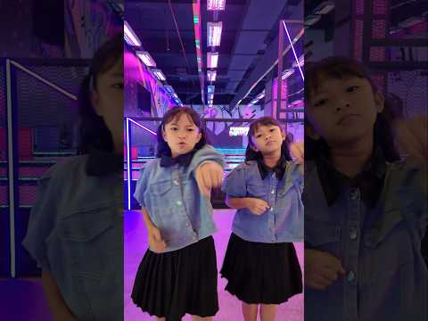 CLAP CLAP BOOM BOOM TRENDS #kembar #jogetviral #trends #dance #shorts thumbnail