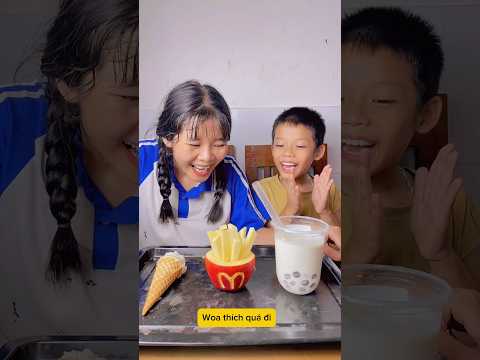 Làm đứa em trai thích đồ ăn vặt phải ăn heothy ? #shorts thumbnail