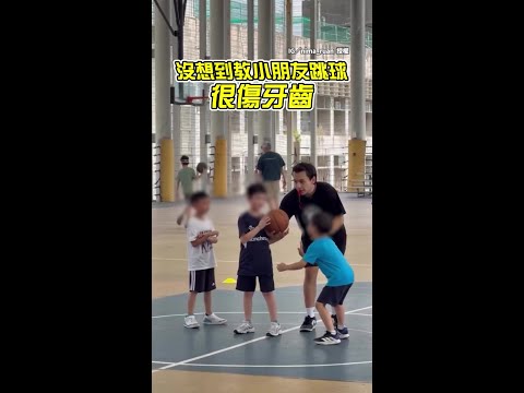 【這場比賽真費老師】老師指導跳球　下秒遭學生雙人合體打臉 #Shorts thumbnail