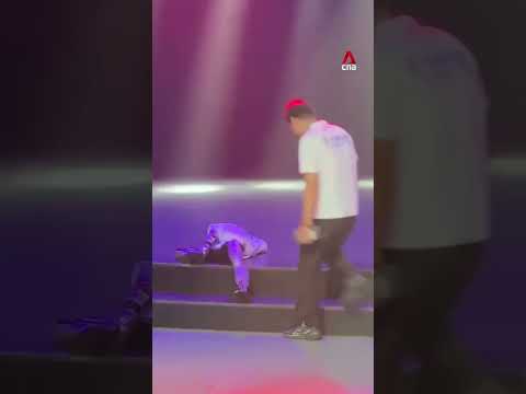 Robot falls during Michael Jackson performance, gets dragged off stage thumbnail