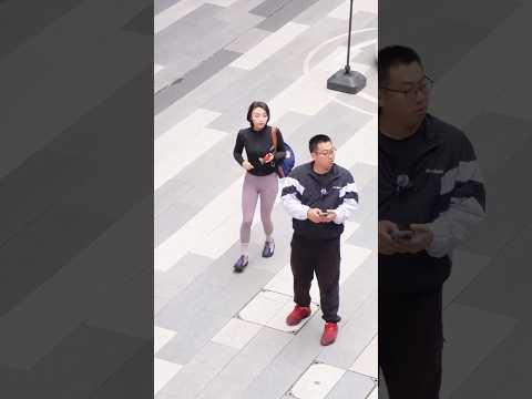 花掉后，小姐姐的反应太可爱了 thumbnail