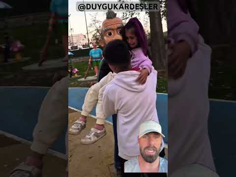 Niña se queda atrapada DUYGUKARDEŞLER thumbnail