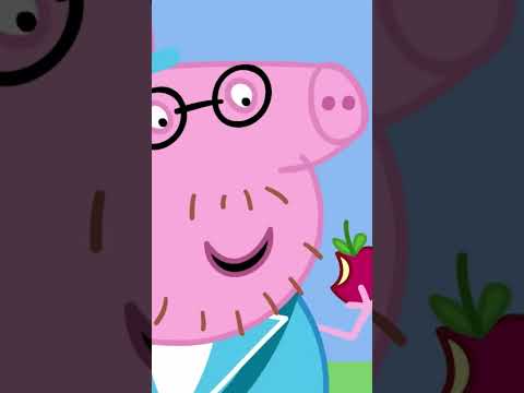 EPIC Splash Battle! 💦 #peppapig #shorts thumbnail