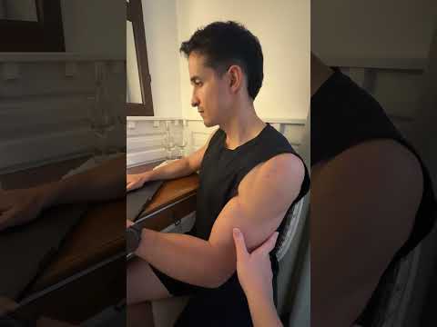 Muscle reflex 😂 thumbnail
