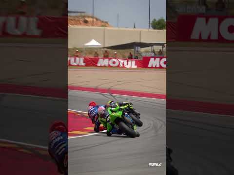 A hard-fought battle at Aragon 🔥 | #AragonWorldSBK 🇪🇸 thumbnail