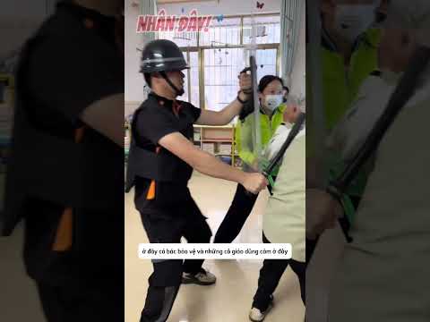 Kỹ năng xử lí khi tên bắt cóc đột nhập vào trường học #shorts  #hocsinh #batcoc thumbnail