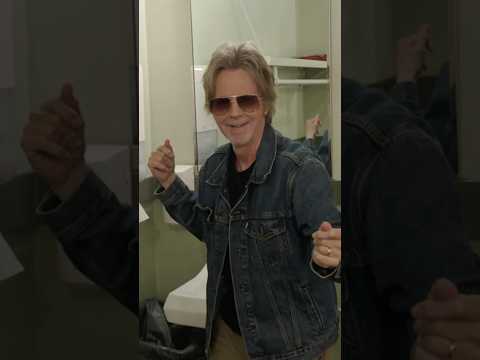 this backstage banter between Spade and Carvey at #NetflixisaJokeFest ? thumbnail