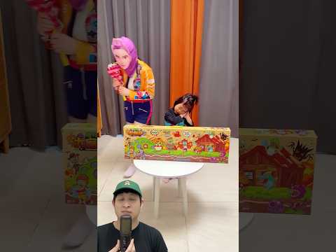 PAPA DAN MAMA TUKAR HADIAH ADIK‼️😱 @PresentHunt #remix #dubbing #trending thumbnail