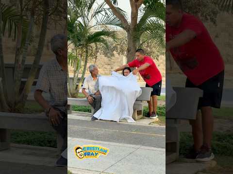La mujer esqueleto 💀/ broma #funny #viralvideo #prank thumbnail