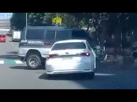 【車禍影片】左轉沒禮讓，這算直接教訓嗎？（2026.06.03 臺中市西屯區國安一路 thumbnail