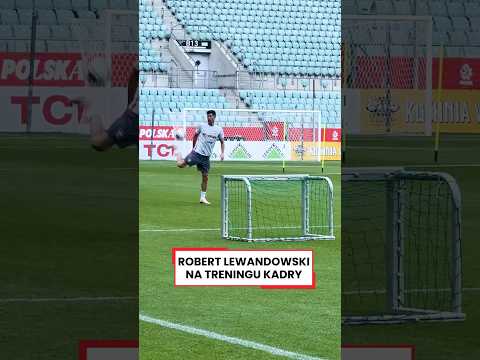 LEWANDOWSKI TRENUJE PRZED POLSKA - UKRAINA #shorts thumbnail