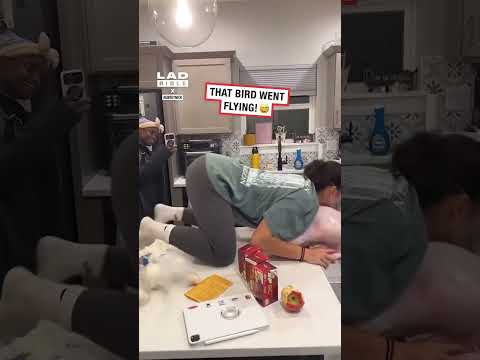 My girlfriend dropped the turkey 💀🦃 thumbnail