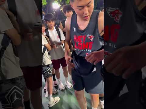 Anh ấy không ngờ lại nhận được sự giúp đỡ từ đối thủ 😳 thumbnail