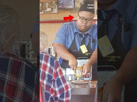 Cette serveuse aide un homme de 78 ans à manger puis reçoit une surprise inattendue thumbnail