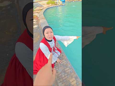 bawang merah nangis rambutnya jatuh ketengah kolam #trendingshorts thumbnail