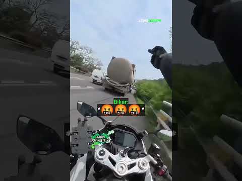 Xe Bồn Mất Kiểm Soát Sau Khi Tạt Đầu Xe Biker ? thumbnail