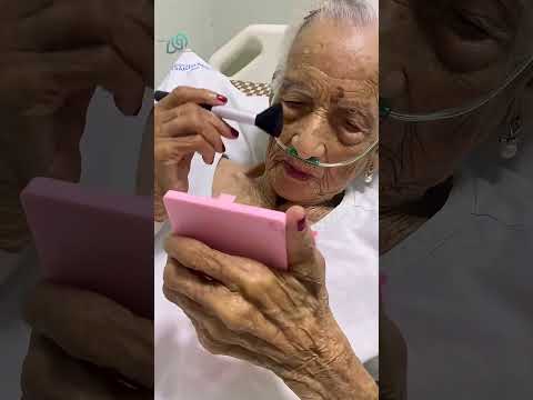 الجدة وضعت مكياج بطريقة كبيرة و هذا هو السبب !! #shorts thumbnail
