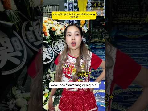 Con gái nghịch lấy hoa ở đám tang về nhà #shorts thumbnail