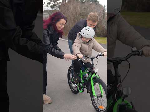 LIONEL LÄR SIG CYCKLA! thumbnail