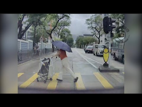 車CAM直擊 - 以一己之力截停兩架車  thumbnail