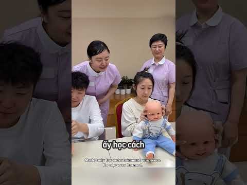 Cô gái muốn học cách chăm sóc trẻ nhỏ? thumbnail