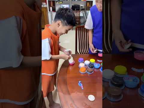儿子居然这样做月饼，怎么收场？快帮他们想想办法 #月饼 #家庭搞笑 #熊孩子 #不扫兴的爸爸妈妈 #温馨的家庭时刻 thumbnail