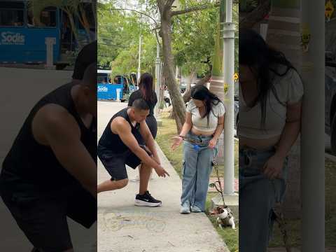 El zapatazo 👟 misterioso 🤔 #funny #viralvideo #humor #comedia thumbnail