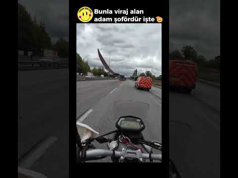 Devasa Rüzgar Tribünü Kanadını Trafikte Gören Motorcunun Tepkisi😂 thumbnail