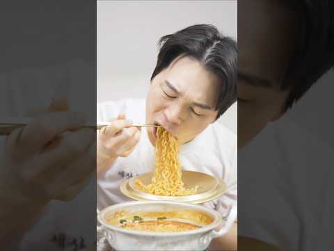 라면 먹는 남편 vs 오마카세 다니는 아내 #shorts thumbnail