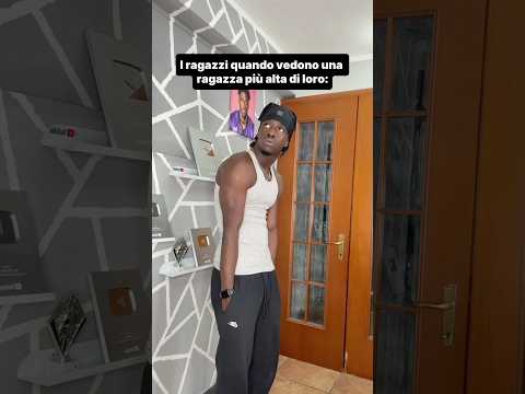 I ragazzi quando vedono una ragazza più alta di loro 😂 thumbnail