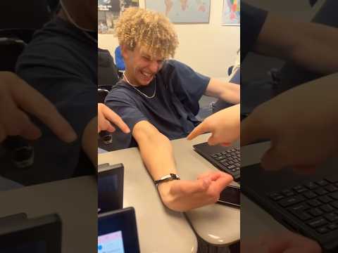 My muscles chose violence??#fyp #funny #muscle #cramps #fail thumbnail