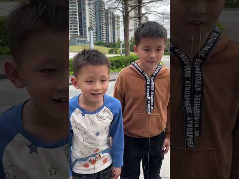 潼潼给小伙伴们做香肠，打脸坏叔叔！#shorts #funny #搞笑 thumbnail