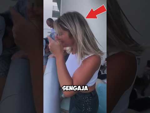 Penyelamatan HP Paling Menegangkan di Balkon Hotel! 😱📱 thumbnail
