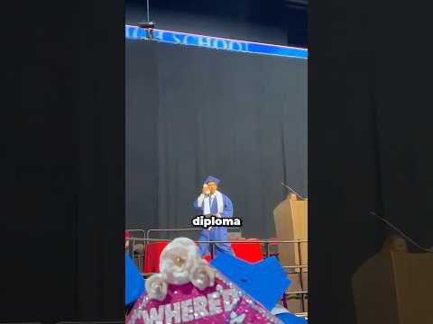¡Nadie esperaba esto en la graduación! thumbnail