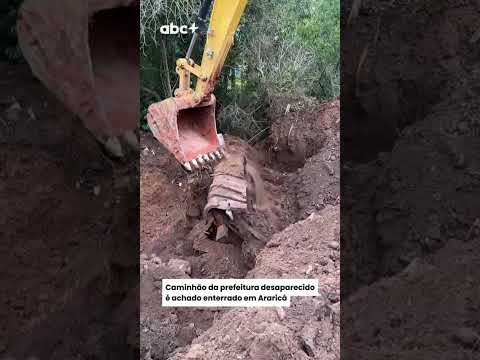 Caminhão da prefeitura desaparecido é achado enterrado em Araricá thumbnail