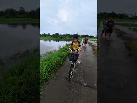 Đứa Trẻ Đi Xe Đạp Dưới Nước Trên Sao Hoả 😂 #shorts thumbnail
