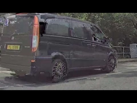 車CAM直擊 - 單手睇電話雙白U-turn 遲早一鑊 #已舉報 thumbnail