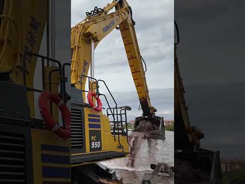 #dredging #excavator #digger #construction #komatsu #heavyequipment thumbnail